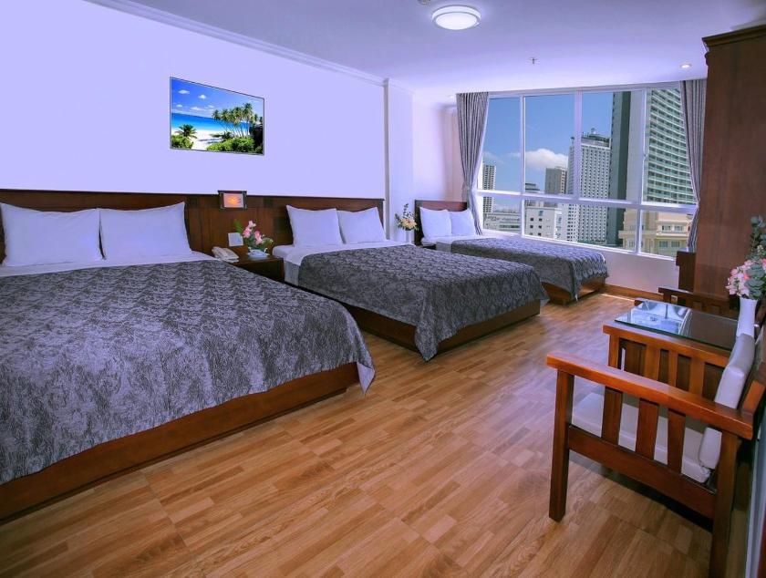Phòng Deluxe Giường Đôi Nhìn Ra Thành Phố Phòng Deluxe Giường Đôi Nhìn Ra Thành Phố