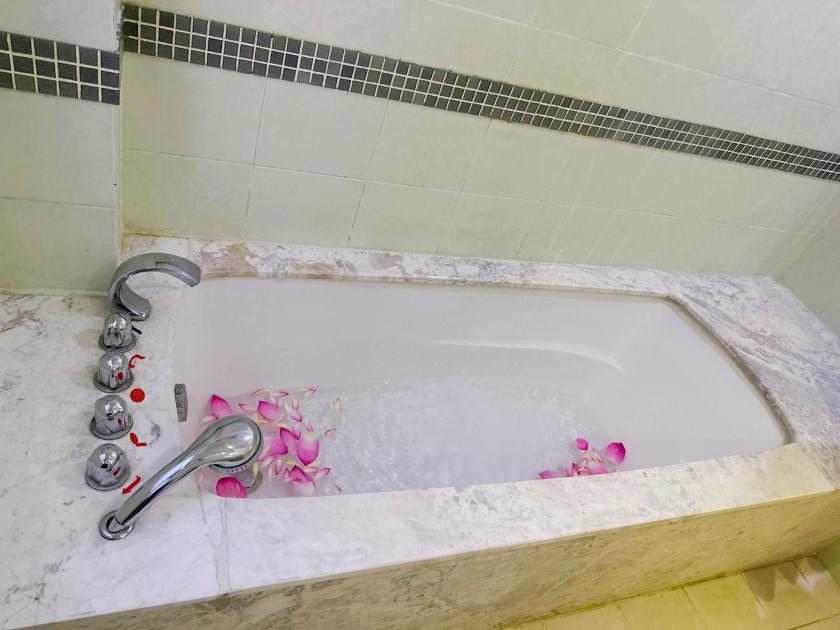 Phòng Deluxe Giường Đôi Có Bồn Tắm