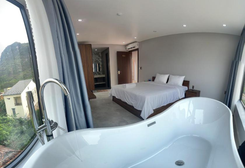 Phòng Deluxe Giường Đôi Có Bồn Tắm