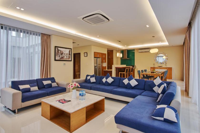 Biệt Thự Nhìn Ra Vườn