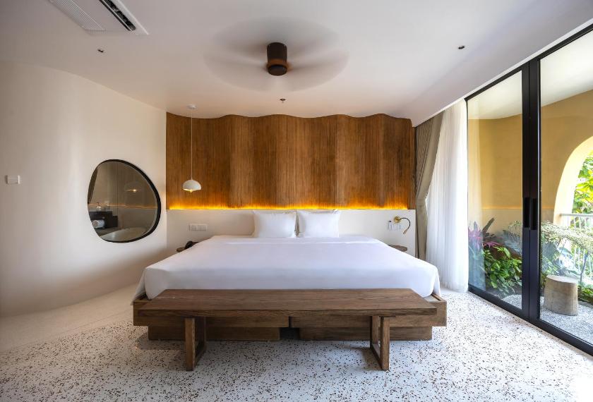 SUITE GARDEN BALCONY BATHTUB