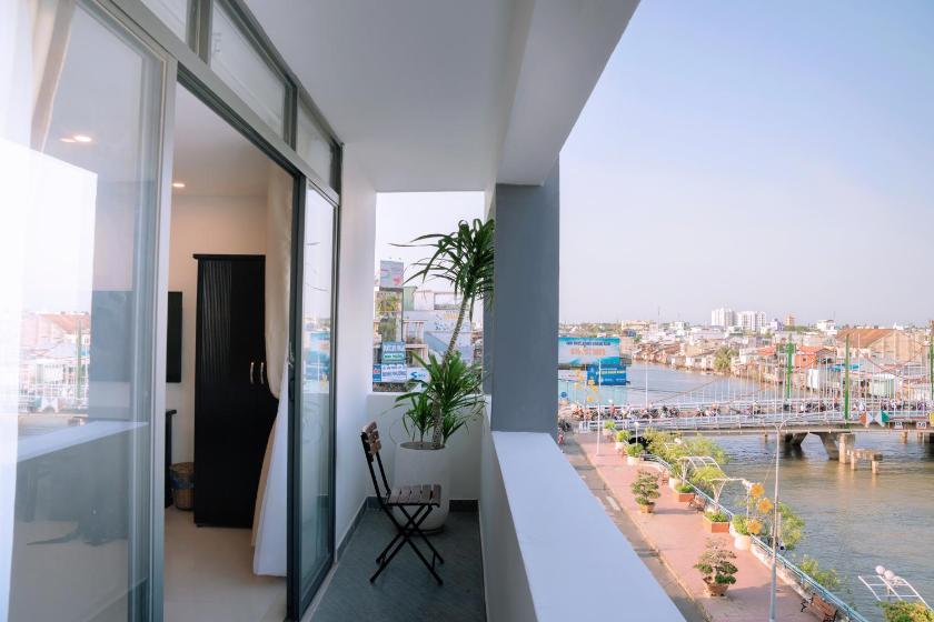 Phòng Deluxe Giường Đôi Có Ban Công