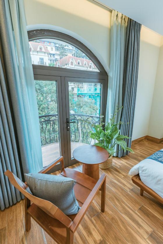 Phòng Giường Đôi Có Ban Công