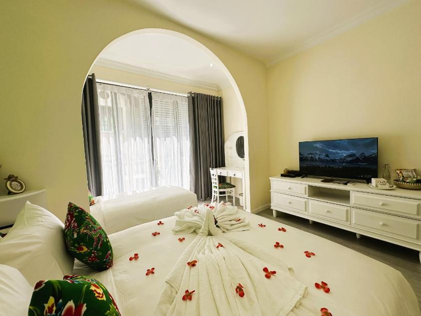 Phòng cho 3 người có Ban Công Phòng cho 3 người có Ban Công