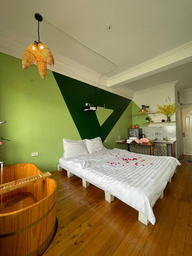 Studio Nhìn ra hồ