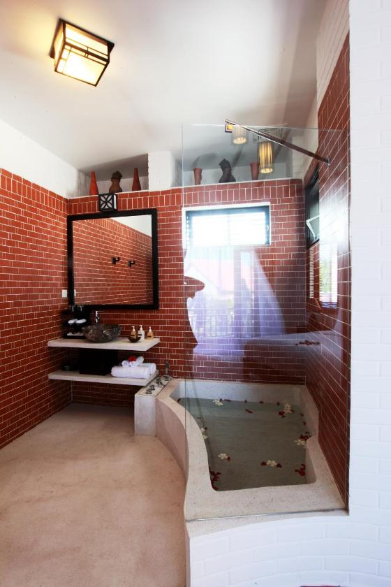 Phòng Deluxe Giường Đôi/2 Giường Đơn Nhìn Ra Hồ Bơi