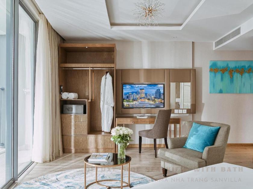 Phòng Deluxe Giường Đôi Nhìn Ra Biển Từ Phía Bên Cạnh