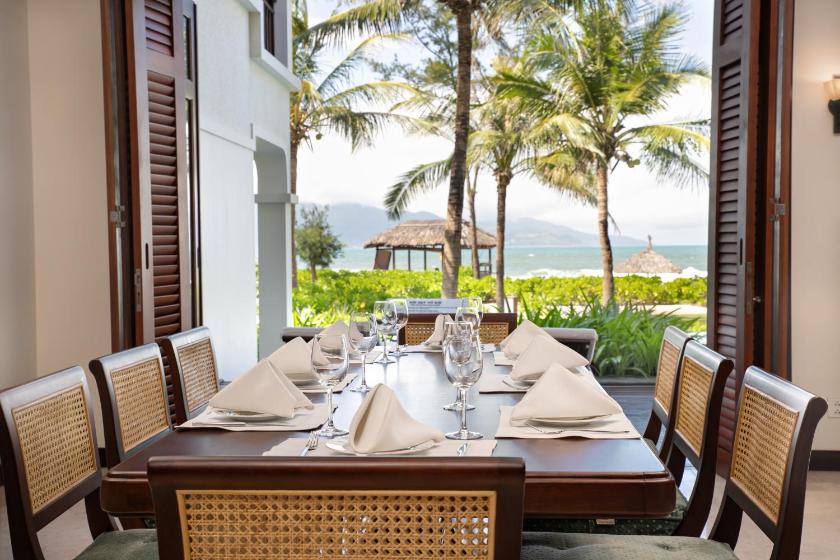 Biệt Thự - Trước Biển