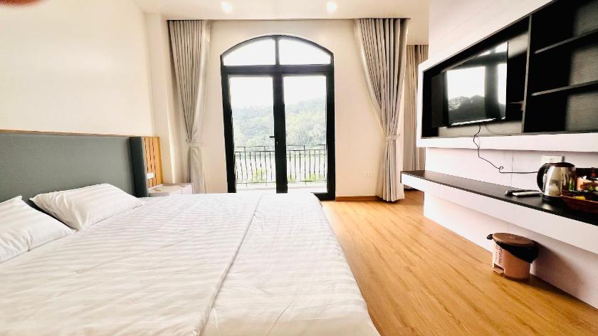 Phòng Có Giường Cỡ King Nhìn Ra Hồ Nước