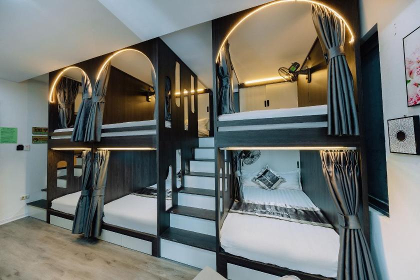 Phòng Ngủ Tập Thể Cho Cả Nam Và Nữ