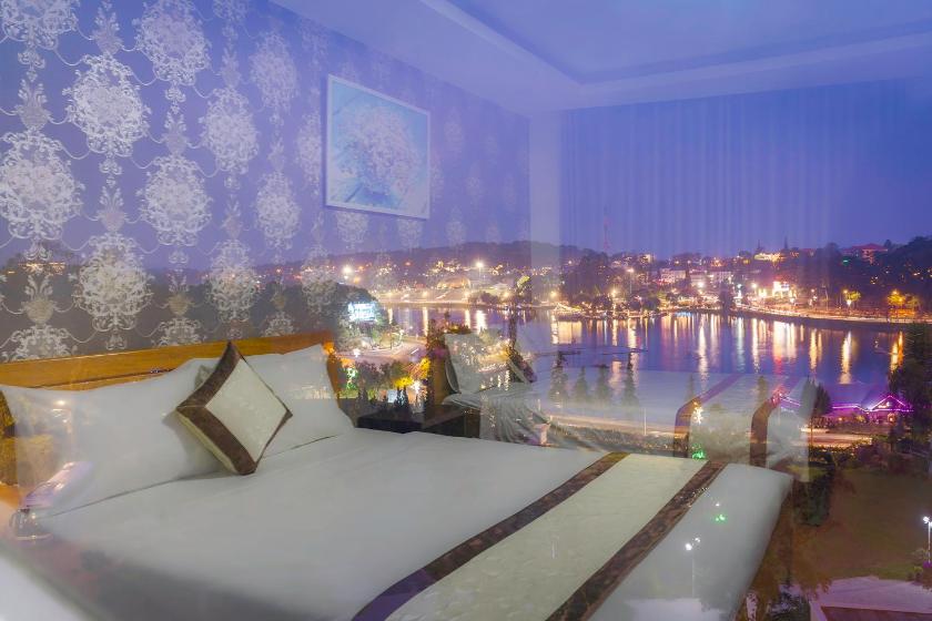 Suite Gia Đình Deluxe