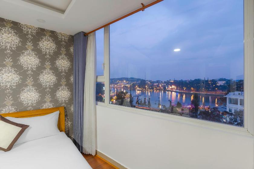 Suite Gia Đình Deluxe