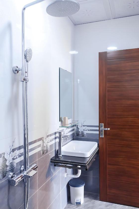 Phòng 3 Người Nhìn Ra Núi