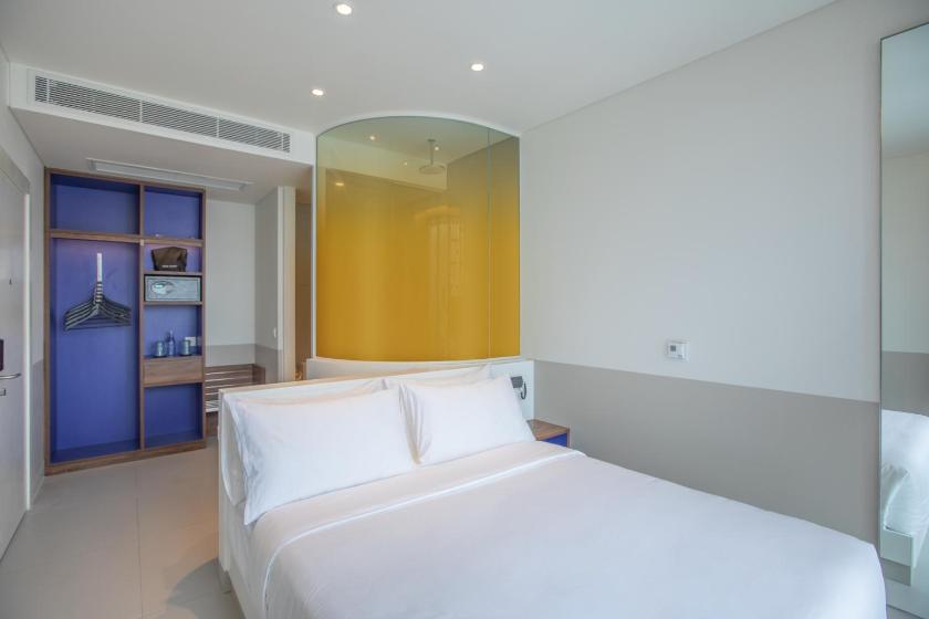 Phòng Premier Có Giường Cỡ Queen Hướng Sông Nhìn Ra Cảnh Hoàng Hôn