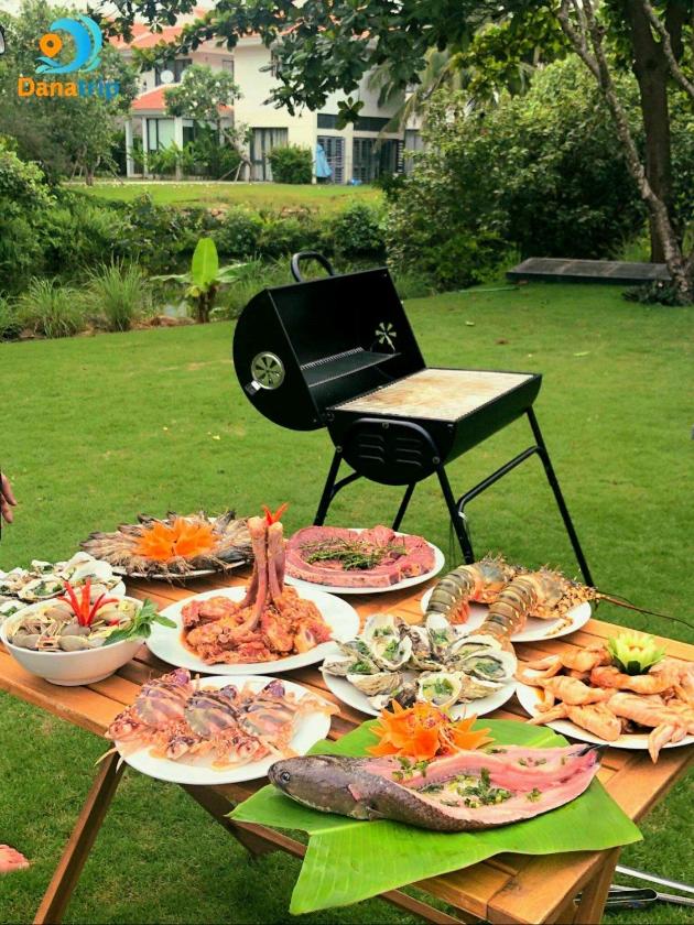 Biệt Thự Nhìn Ra Vườn