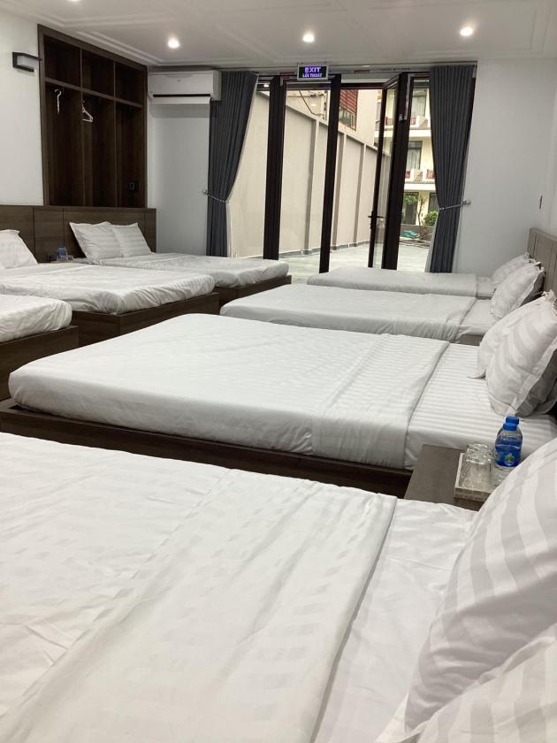 Phòng ngủ Tập thể 8 Giường cho cả Nam và Nữ
