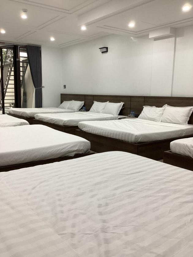 Phòng ngủ Tập thể 8 Giường cho cả Nam và Nữ