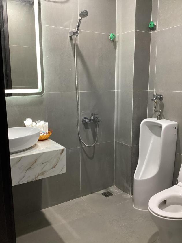 Phòng ngủ Tập thể 8 Giường cho cả Nam và Nữ