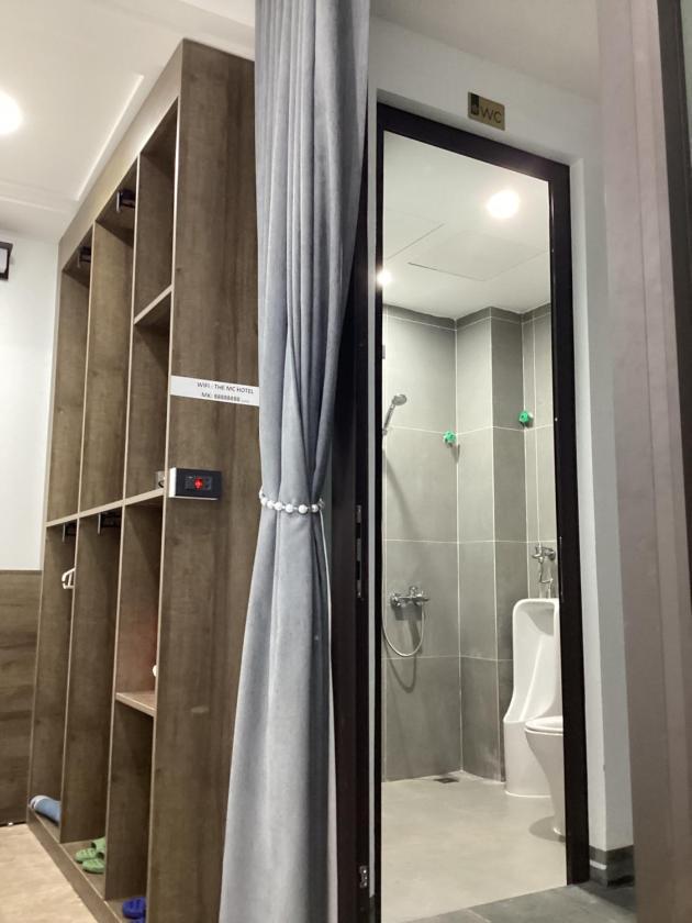 Phòng ngủ Tập thể 8 Giường cho cả Nam và Nữ