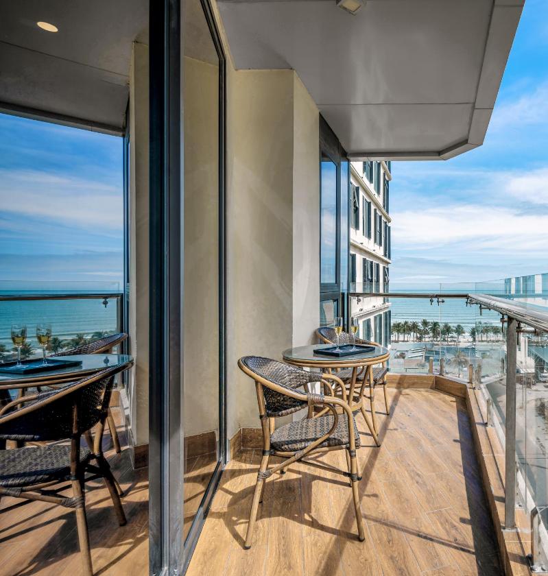 Suite Junior Có Ban Công Nhìn Ra Biển Suite Junior Có Ban Công Nhìn Ra Biển