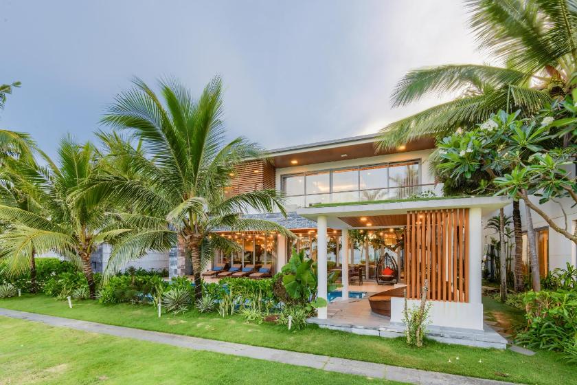 Biệt Thự - Trước Biển