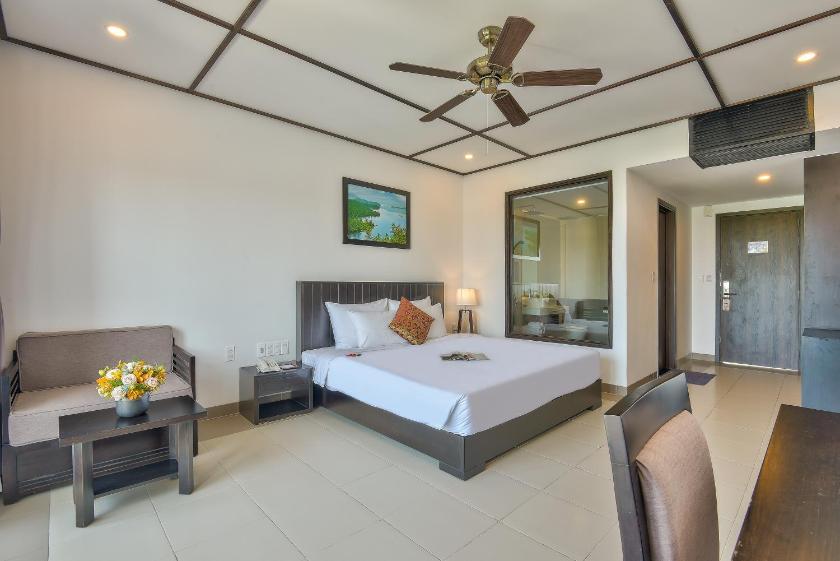 Premier King Balcony City View