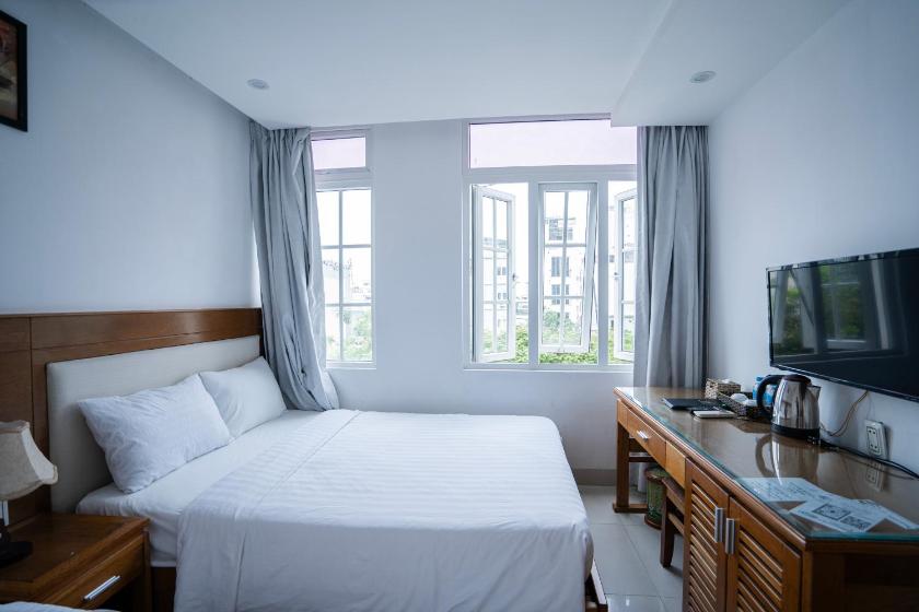 Phòng 3 Người Nhìn Ra Thành Phố