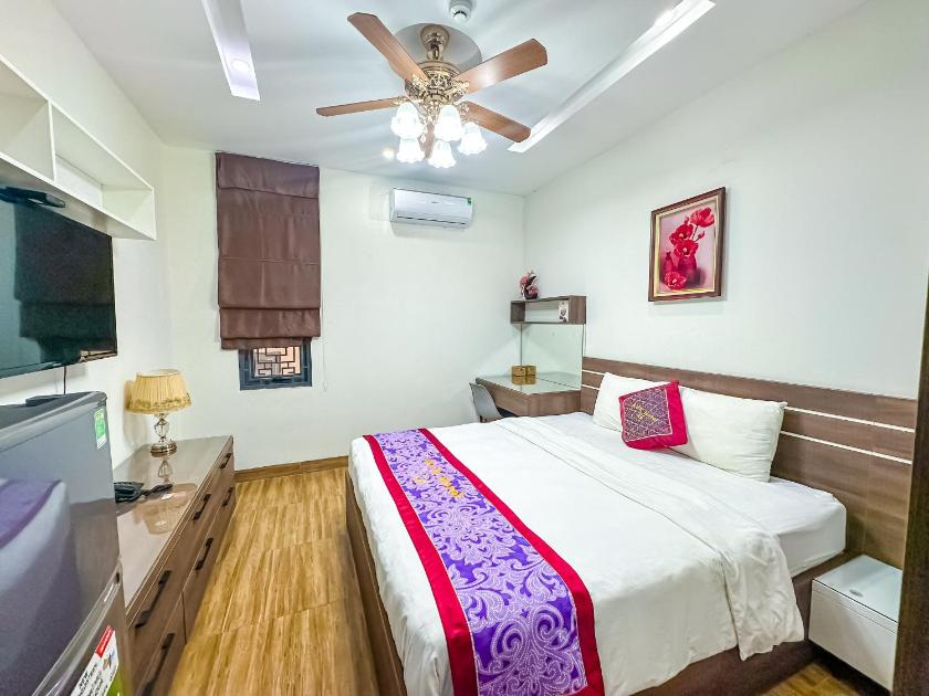 Phòng Deluxe (2 Người lớn + 1 Trẻ em) Phòng Deluxe (2 Người lớn + 1 Trẻ em)