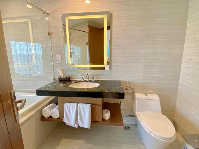 Suite nhìn ra núi