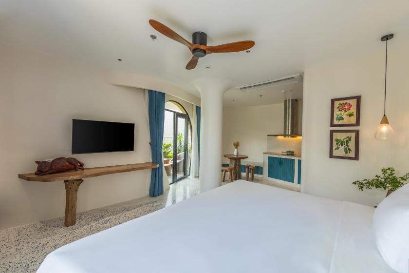 GRAND SUITE GARDEN BALCONY BATHTUB