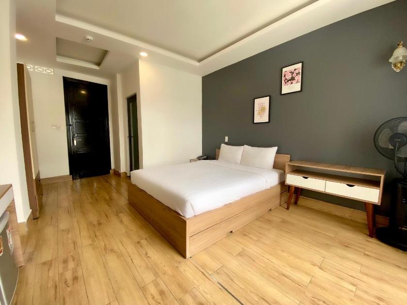 Phòng Deluxe Giường Đôi Có Ban Công