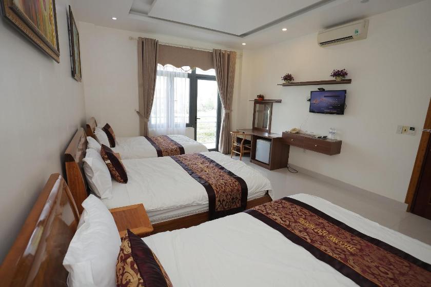 Phòng 3 Người Nhìn Ra Núi