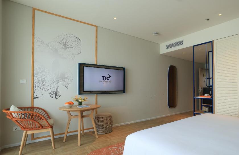 Phòng Deluxe Có Giường Cỡ King Với Ban Công Nhìn Ra Biển