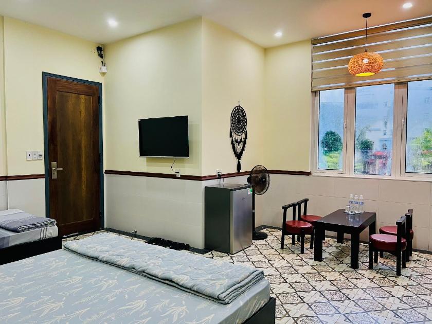 Phòng 3 Người Nhìn Ra Thành Phố