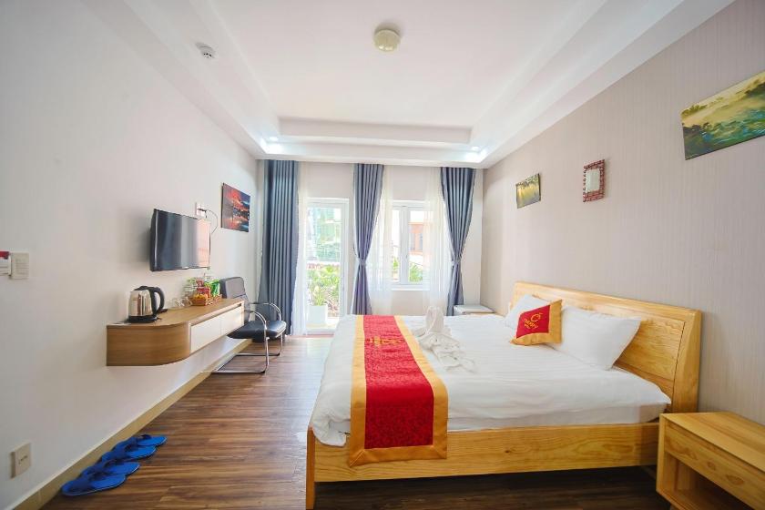 Phòng Deluxe Giường Đôi Có Ban Công