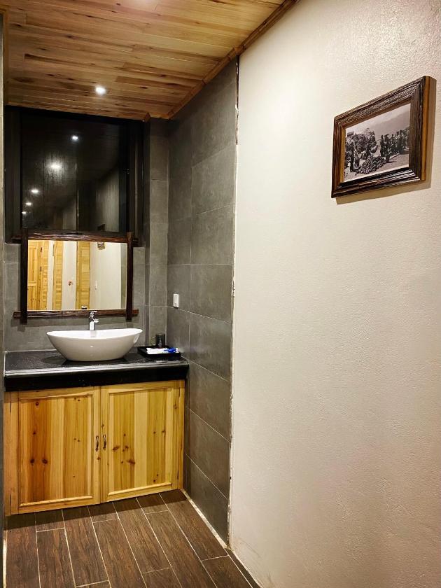 Phòng Giường đôi Deluxe (2 Người lớn + 1 Trẻ em)