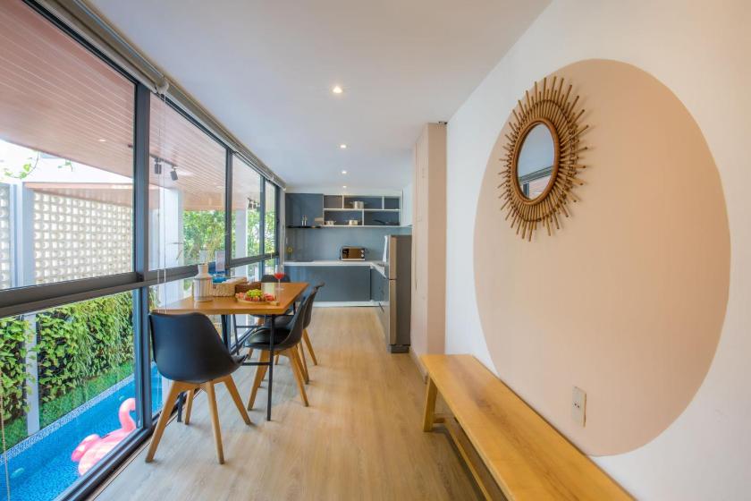 Căn Hộ Nhìn Ra Hồ Bơi 