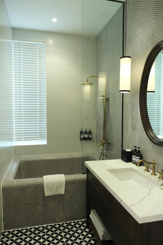 Phòng Deluxe Giường Đôi Có Ban Công