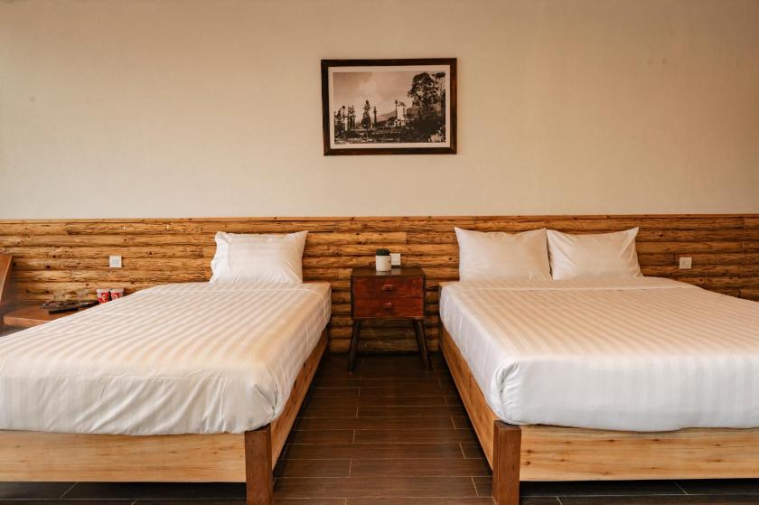 Phòng 3 Người Nhìn Ra Núi