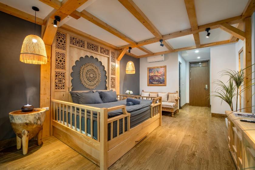 Phòng Deluxe Giường Đôi Có Ban Công