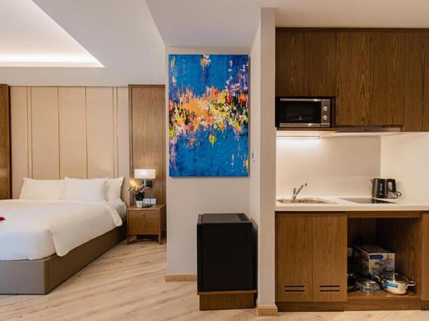 Phòng Deluxe Giường Đôi Nhìn Ra Biển Từ Phía Bên Cạnh