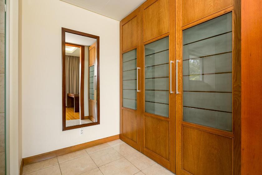 Biệt Thự Nhìn Ra Vườn