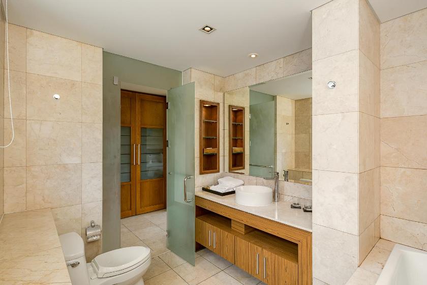 Biệt Thự Nhìn Ra Vườn