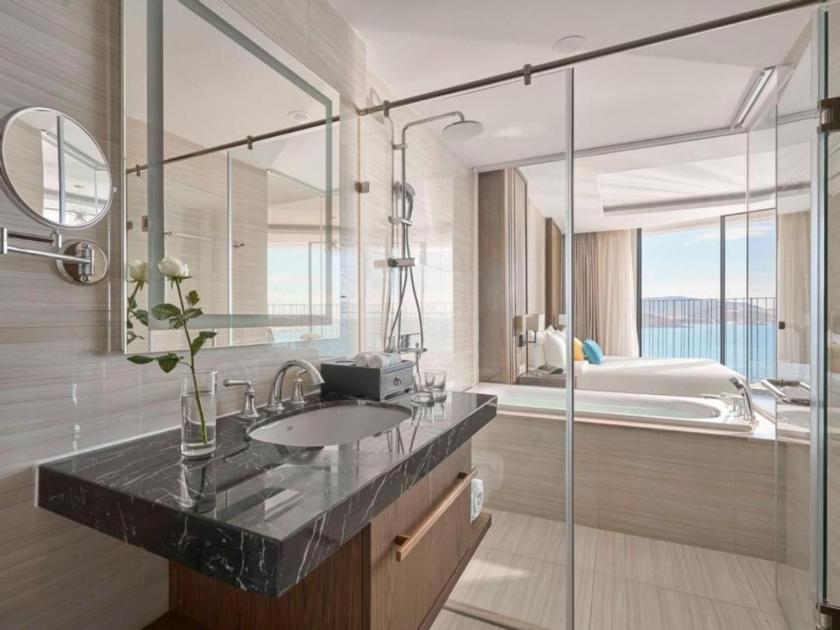 Phòng Deluxe Giường Đôi Với Ban Công và Tầm Nhìn Ra Biển