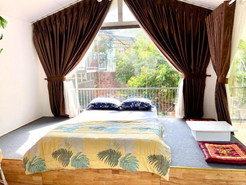 Phòng Có Giường Cỡ King Nhìn Ra Hồ Nước