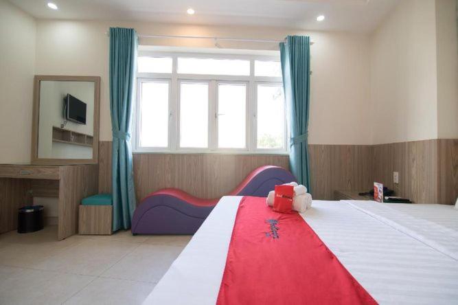 Phòng Deluxe Giường Đôi Có Ban Công