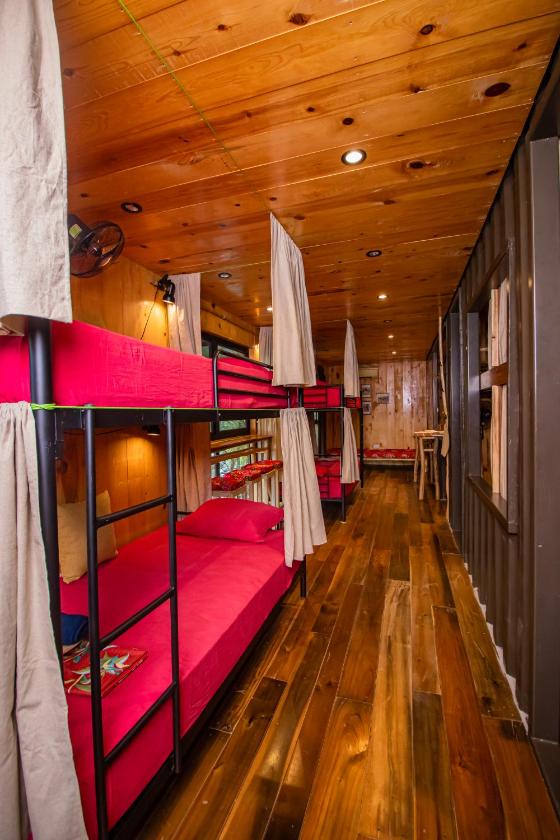 Giường Tầng Trong Phòng Ngủ Tập Thể Cho Nam Và Nữ