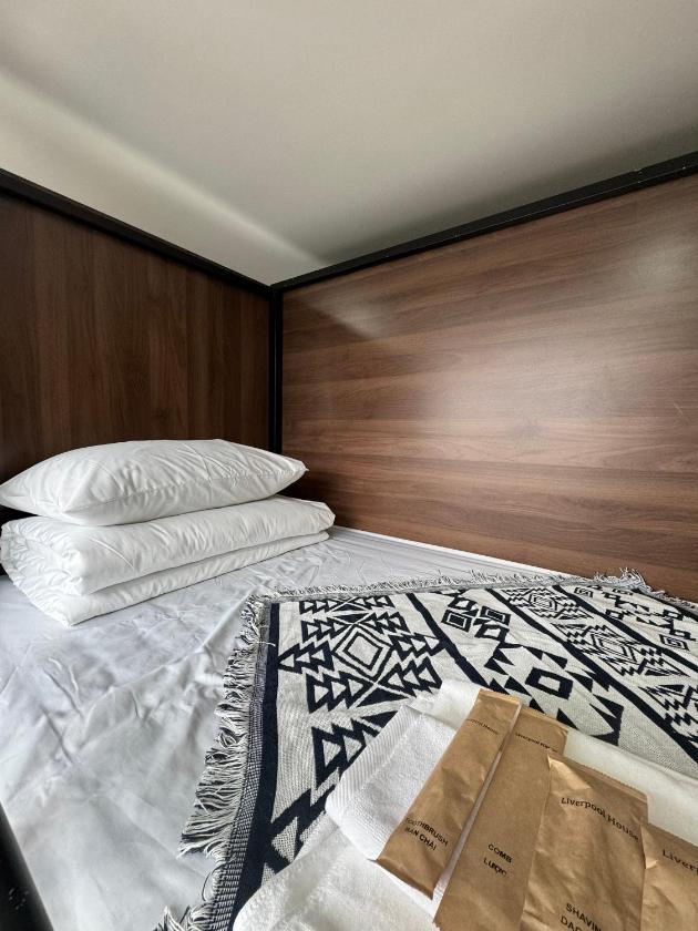 Giường trong phòng ngủ tập thể dành cho nam