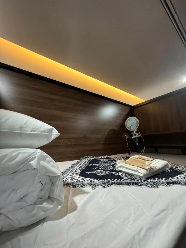 Giường trong phòng ngủ tập thể dành cho nam