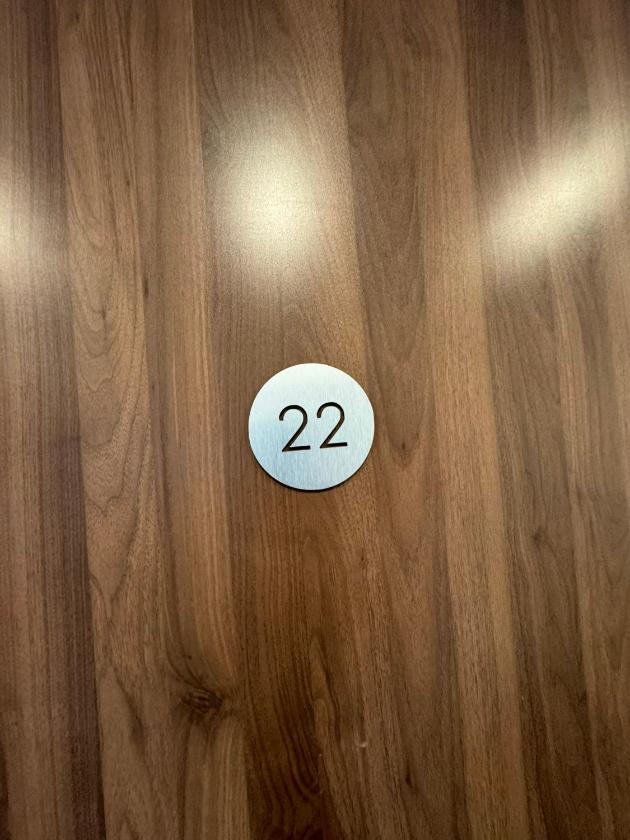 Giường Đơn Trong Phòng Nghỉ Tập Thể Cho Cả Nam Và Nữ